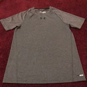 Under Amour boys athletic dry fit shirt never worn